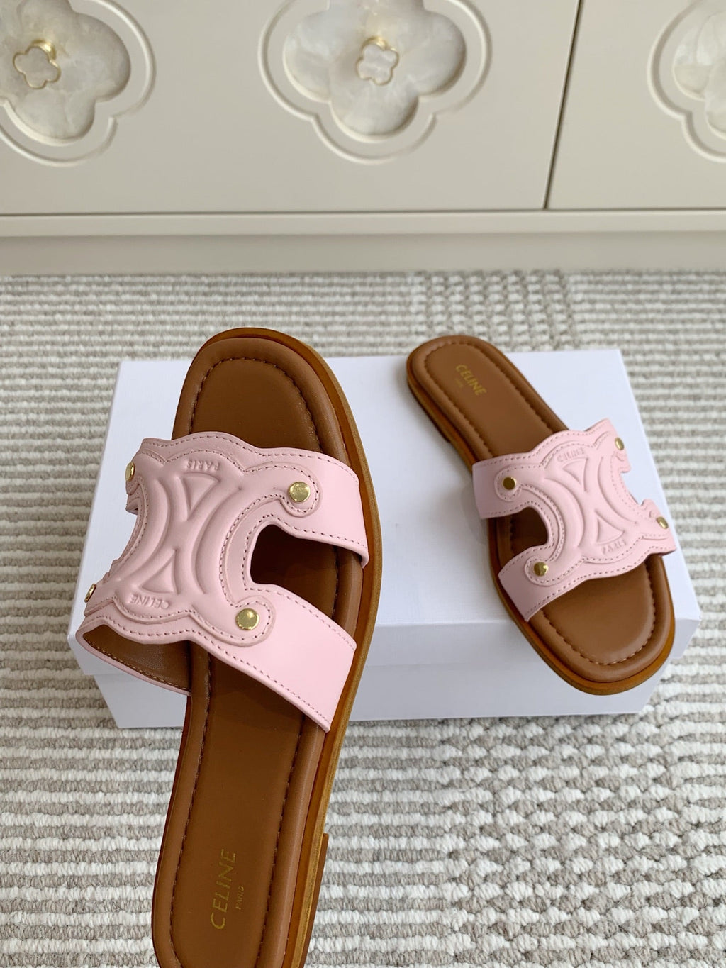 CELINE 26S TRIOMPHE SLIDE SANDALS IN LIGHT PINK CALFSKIN WITH TAN BROWN FOOTBED