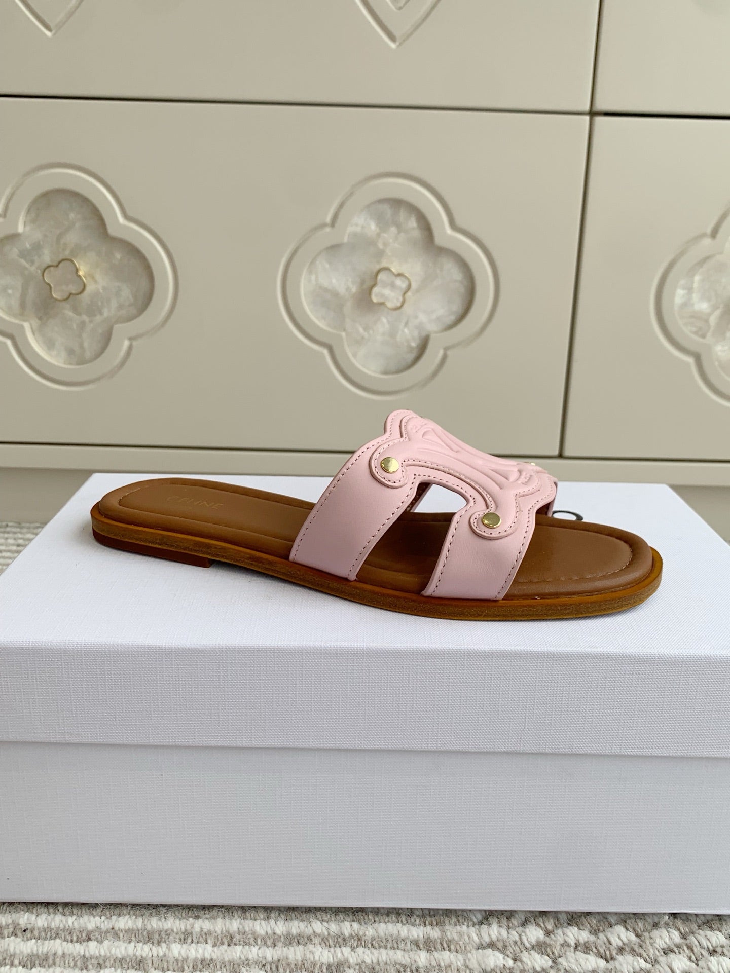 CELINE 26S TRIOMPHE SLIDE SANDALS IN LIGHT PINK CALFSKIN WITH TAN BROWN FOOTBED