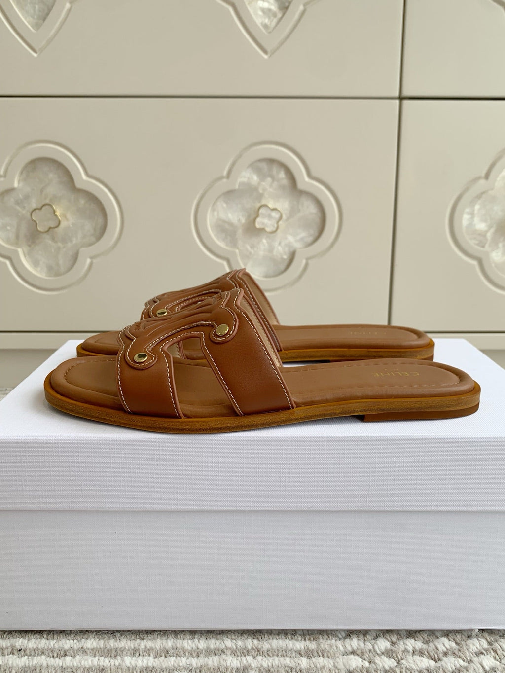 CELINE 26S TRIOMPHE SLIDE SANDALS IN TAN BROWN CALFSKIN
