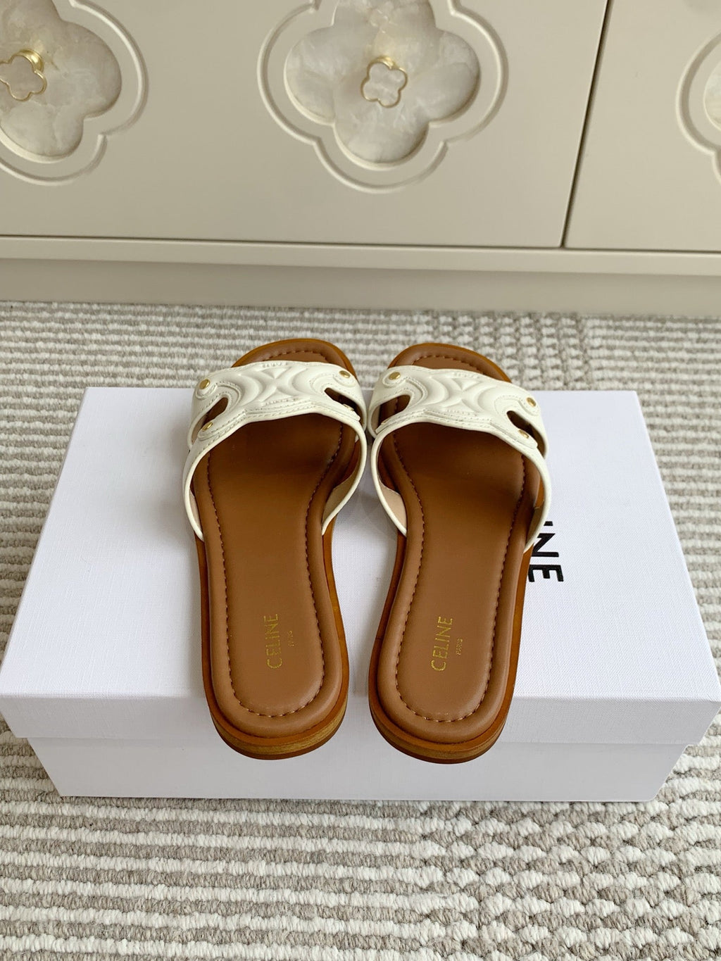 CELINE 26S TRIOMPHE SLIDE SANDALS IN IVORY WHITE CALFSKIN WITH TAN BROWN FOOTBED