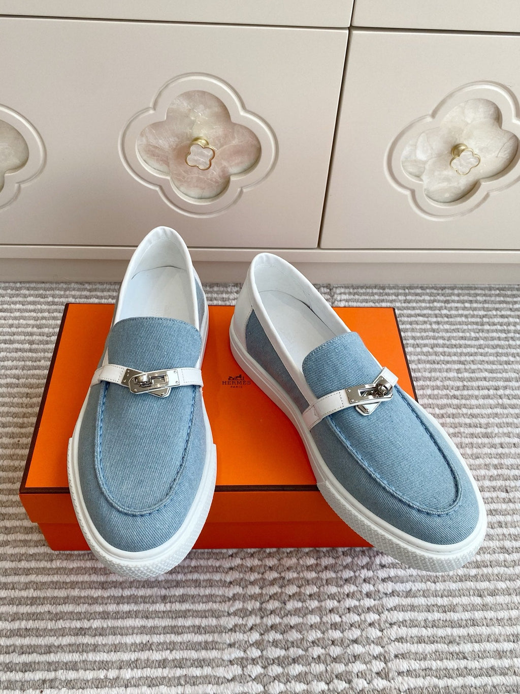 HM 25S SLIP-ON IN SKY BLUE CANVAS WITH SILVER HARDWARE