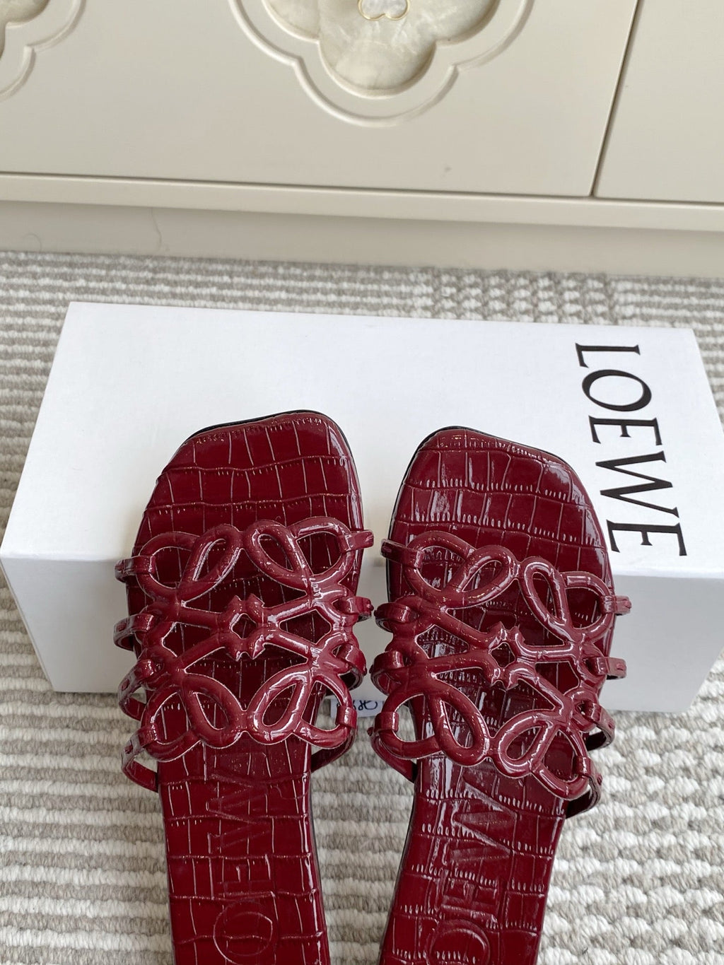 LOEWE 26S SLIDE SANDALS IN BURGUNDY RED CROC-EMBOSSED PATENT CALFSKIN