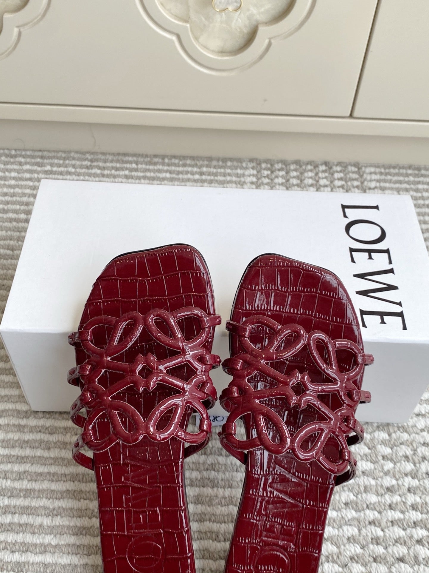 LOEWE 26S SLIDE SANDALS IN BURGUNDY RED CROC-EMBOSSED PATENT CALFSKIN