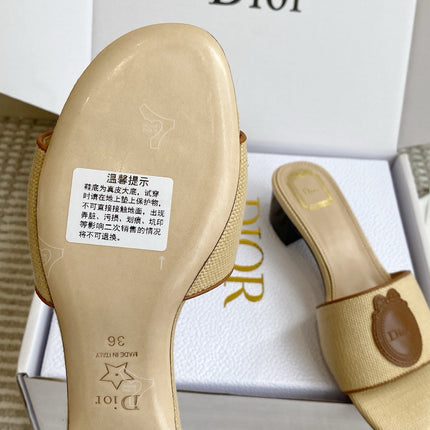 DIOR 26S D-BADGE SLIDE SANDALS IN BEIGE RAFFIA AND BROWN CALFSKIN