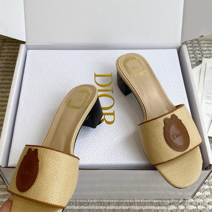 DIOR 26S D-BADGE SLIDE SANDALS IN BEIGE RAFFIA AND BROWN CALFSKIN