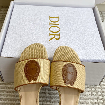 DIOR 26S D-BADGE SLIDE SANDALS IN BEIGE RAFFIA AND BROWN CALFSKIN