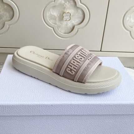 DIOR 26S DWAY SLIDES IN WHITE AND BLUSH PINK RUBBER SOLE
