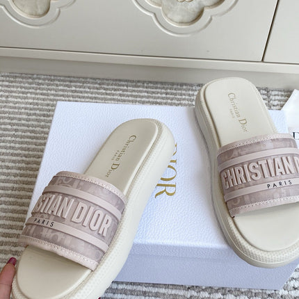 DIOR 26S DWAY SLIDES IN WHITE AND BLUSH PINK RUBBER SOLE