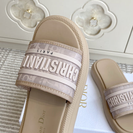 DIOR 26S DWAY SLIDES IN BEIGE RUBBER SOLE