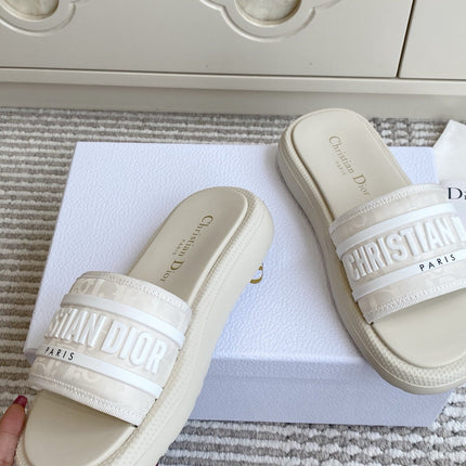 DIOR 26S DWAY SLIDES IN WHITE RUBBER SOLE