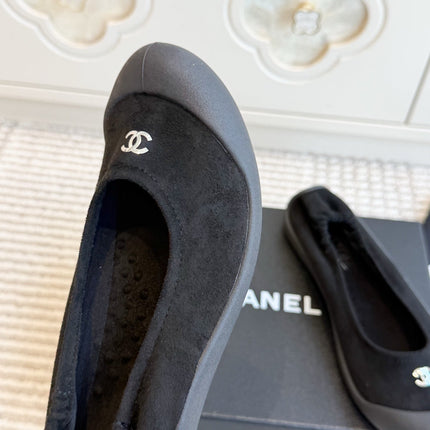 CHANEL 26S BALLET FLATS IN BLACK SUEDE AND LAMBSKIN