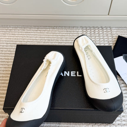 CHANEL 26S BALLET FLATS IN WHITE SUEDE AND BLACK LAMBSKIN