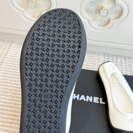 CHANEL 26S BALLET FLATS IN WHITE SUEDE AND BLACK LAMBSKIN
