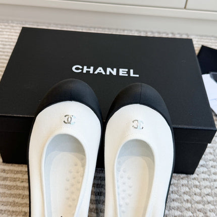 CHANEL 26S BALLET FLATS IN WHITE SUEDE AND BLACK LAMBSKIN