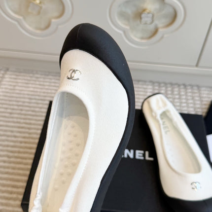 CHANEL 26S BALLET FLATS IN WHITE SUEDE AND BLACK LAMBSKIN