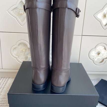 CHANEL 26S KNEE HIGH RIDING BOOTS IN BROWN CALFSKIN GOLD TONE CC LOGO BUCKLE STRAP