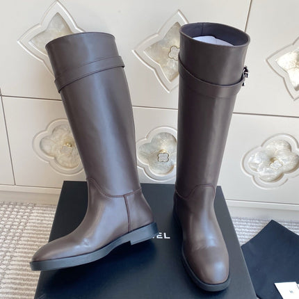 CHANEL 26S KNEE HIGH RIDING BOOTS IN BROWN CALFSKIN GOLD TONE CC LOGO BUCKLE STRAP