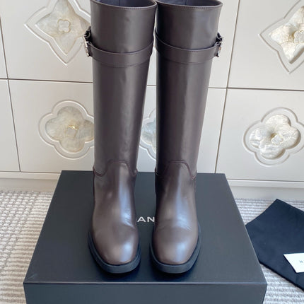 CHANEL 26S KNEE HIGH RIDING BOOTS IN BROWN CALFSKIN GOLD TONE CC LOGO BUCKLE STRAP