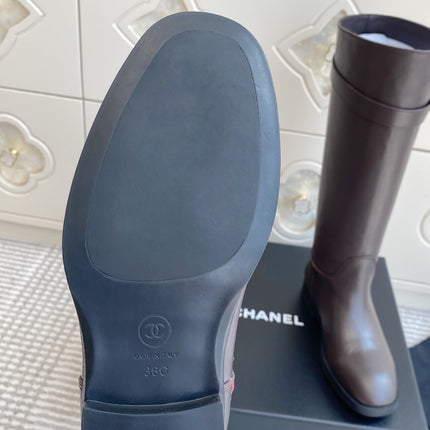 CHANEL 26S KNEE HIGH RIDING BOOTS IN BROWN CALFSKIN GOLD TONE CC LOGO BUCKLE STRAP