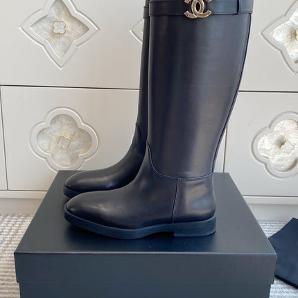 CHANEL 26S KNEE HIGH RIDING BOOTS IN BLACK CALFSKIN GOLD TONE CC LOGO BUCKLE STRAP