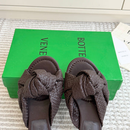 BOTTEGA VENETA 26S BOW KNOT SANDALS IN DARK BROWN LAMBSKIN