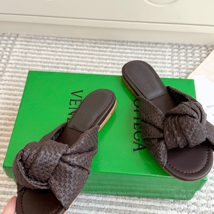 BOTTEGA VENETA 26S BOW KNOT SANDALS IN DARK BROWN LAMBSKIN
