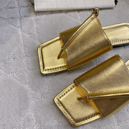 BOTTEGA VENETA 26S FLAT THONG SANDALS IN GOLD LAMBSKIN