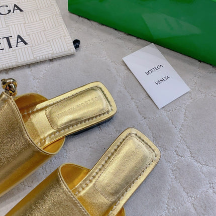 BOTTEGA VENETA 26S FLAT THONG SANDALS IN GOLD LAMBSKIN