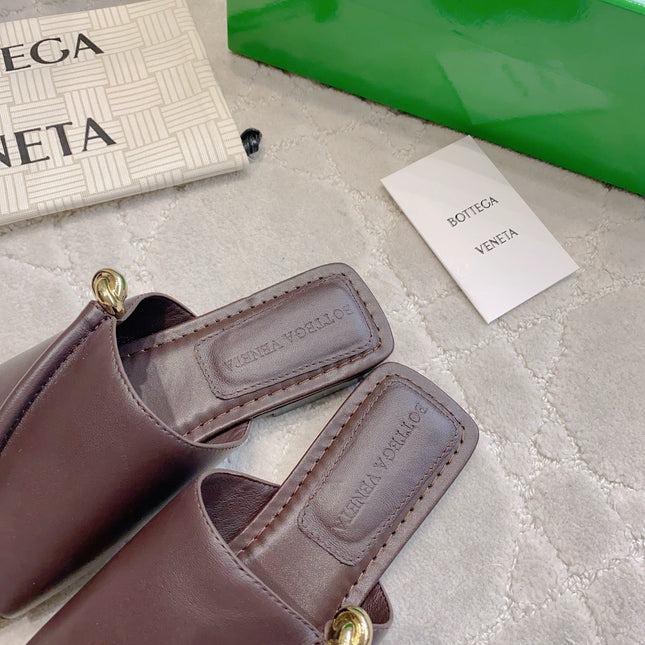 BOTTEGA VENETA 26S FLAT THONG SANDALS IN DARK BROWN LAMBSKIN