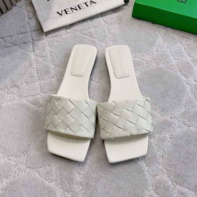 BOTTEGA VENETA 26S SQUARE-TOE SLIDE SANDALS IN CHALK WHITE LAMBSKIN