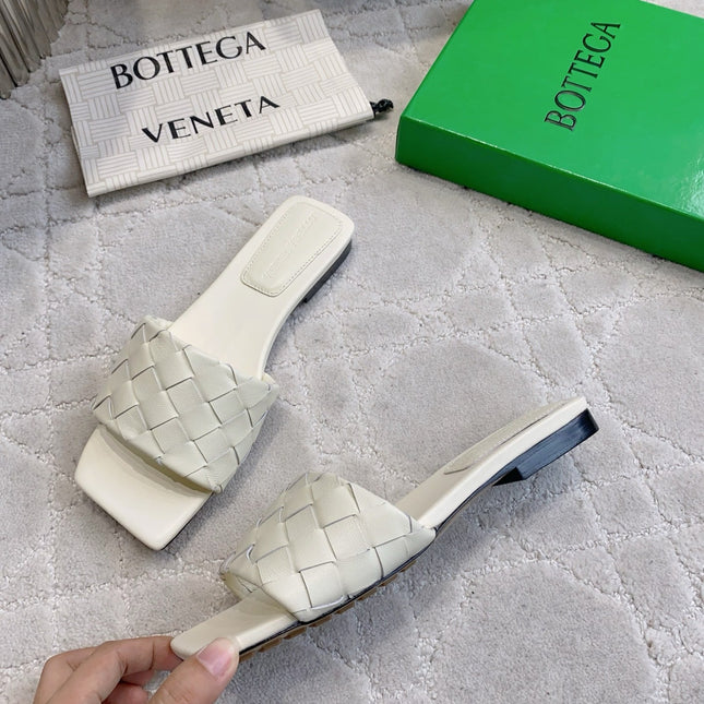 BOTTEGA VENETA 26S SQUARE-TOE SLIDE SANDALS IN CHALK WHITE LAMBSKIN