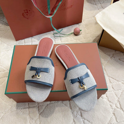LP 26S SLIDES IN WHITE CANVAS AND NAVY CALFSKIN