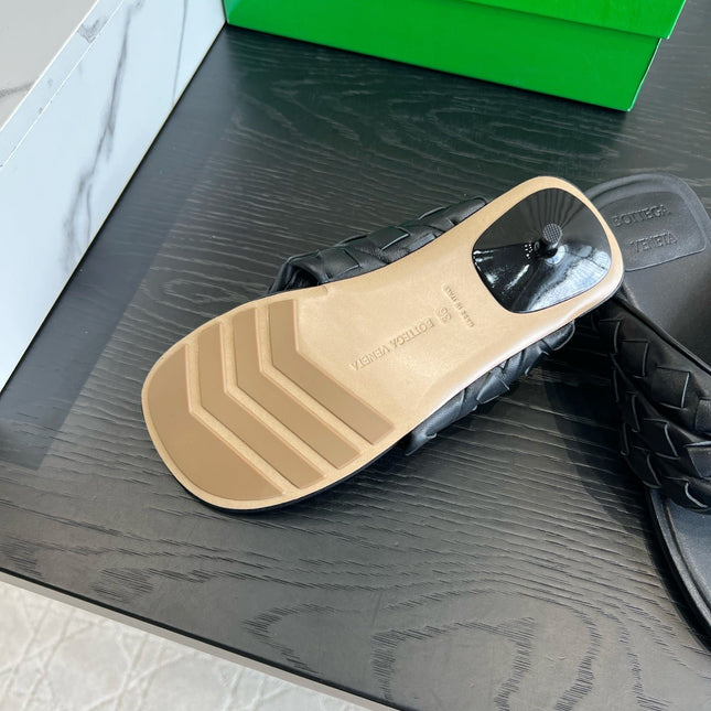 BOTTEGA VENETA 26S HIGH-HEEL THONG SANDALS 50 MM IN BLACK LAMBSKIN