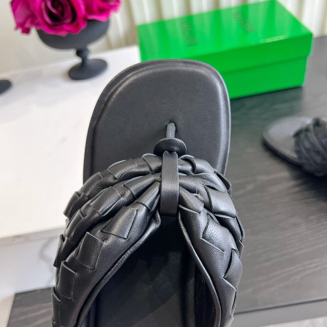 BOTTEGA VENETA 26S HIGH-HEEL THONG SANDALS 50 MM IN BLACK LAMBSKIN
