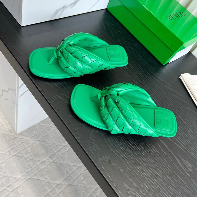 BOTTEGA VENETA 26S HIGH-HEEL THONG SANDALS 50 MM IN GREEN LAMBSKIN