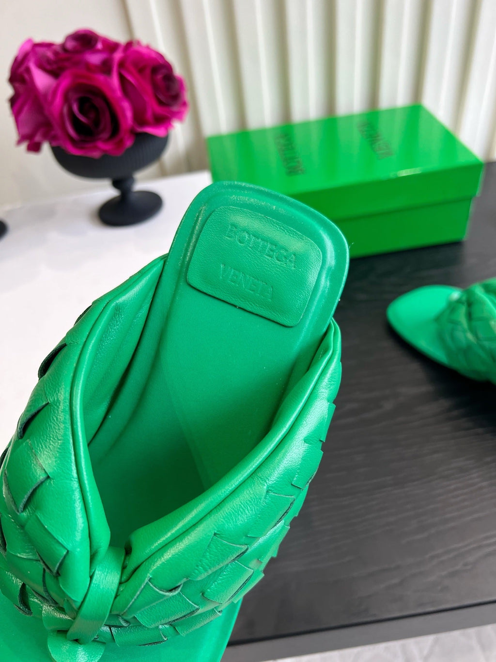 BOTTEGA VENETA 26S HIGH-HEEL THONG SANDALS 50 MM IN GREEN LAMBSKIN