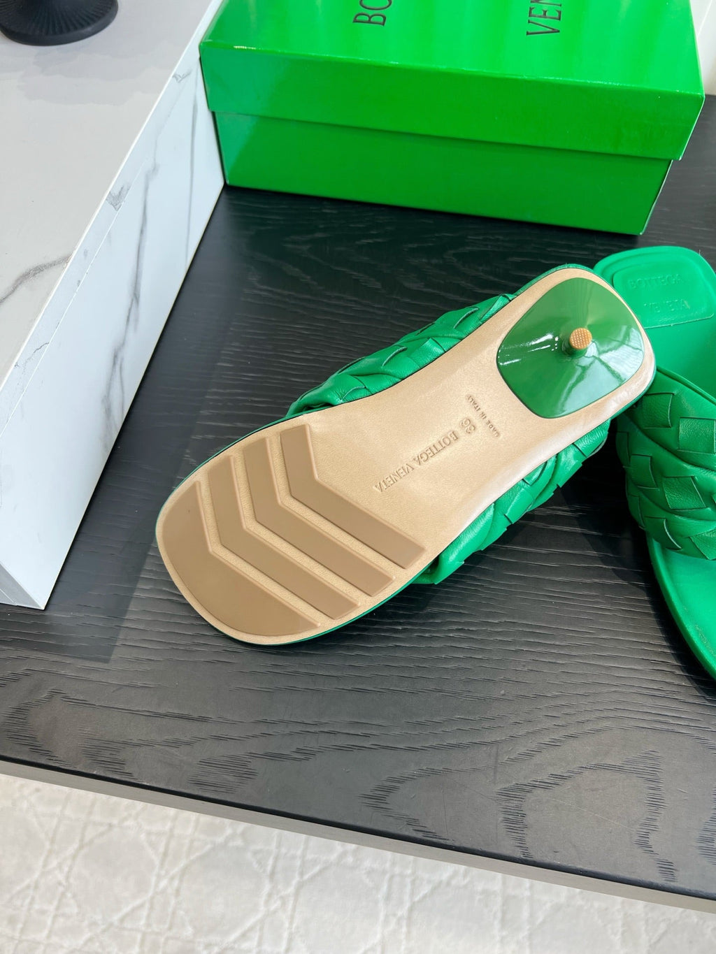 BOTTEGA VENETA 26S HIGH-HEEL THONG SANDALS 50 MM IN GREEN LAMBSKIN