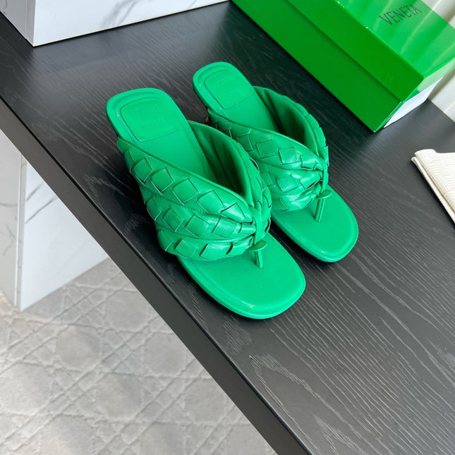 BOTTEGA VENETA 26S HIGH-HEEL THONG SANDALS 50 MM IN GREEN LAMBSKIN