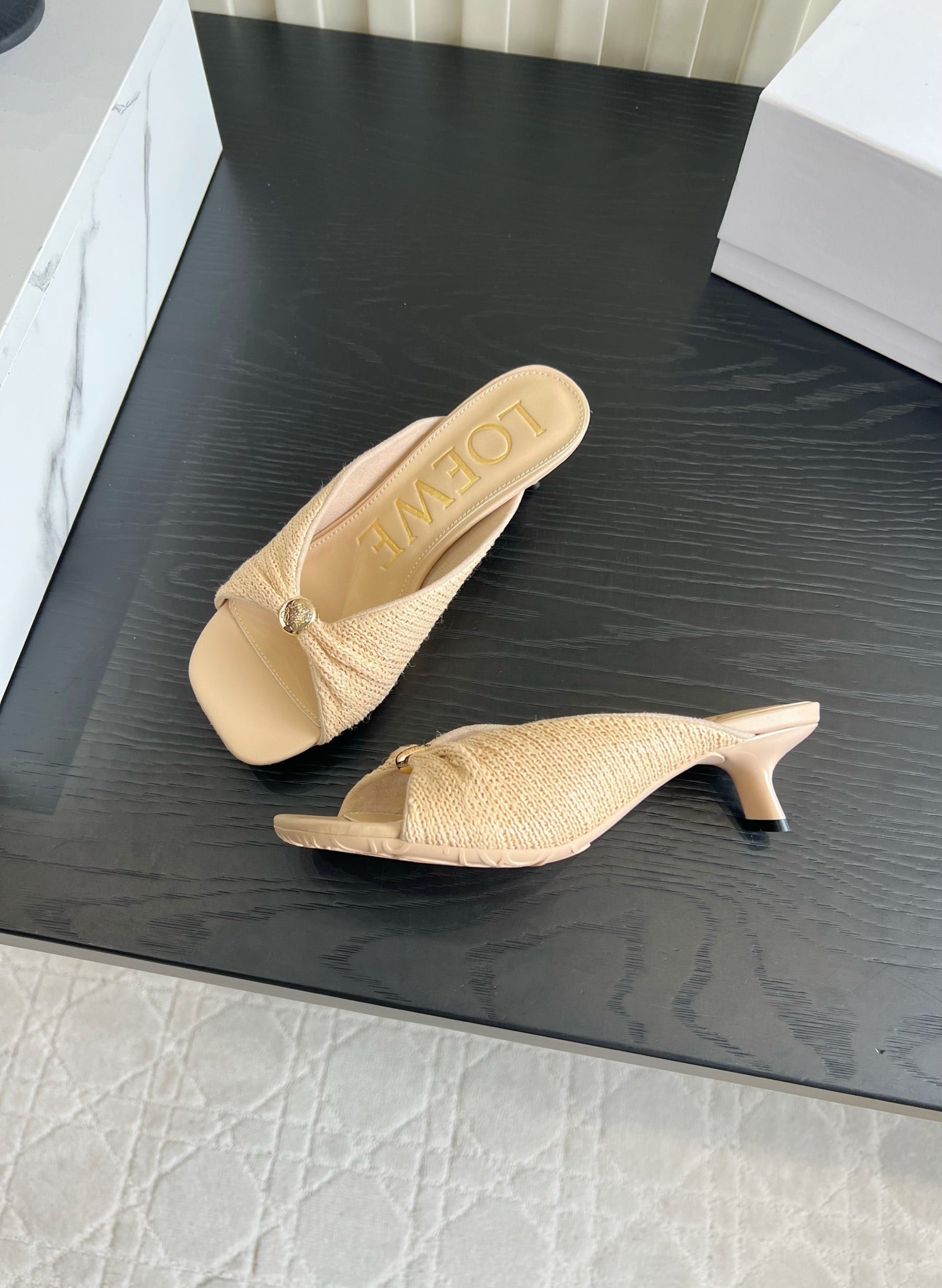 LOEWE 26S HIGH-HEEL SANDALS 45 MM IN BEIGE RAFFIA AND LAMBSKIN