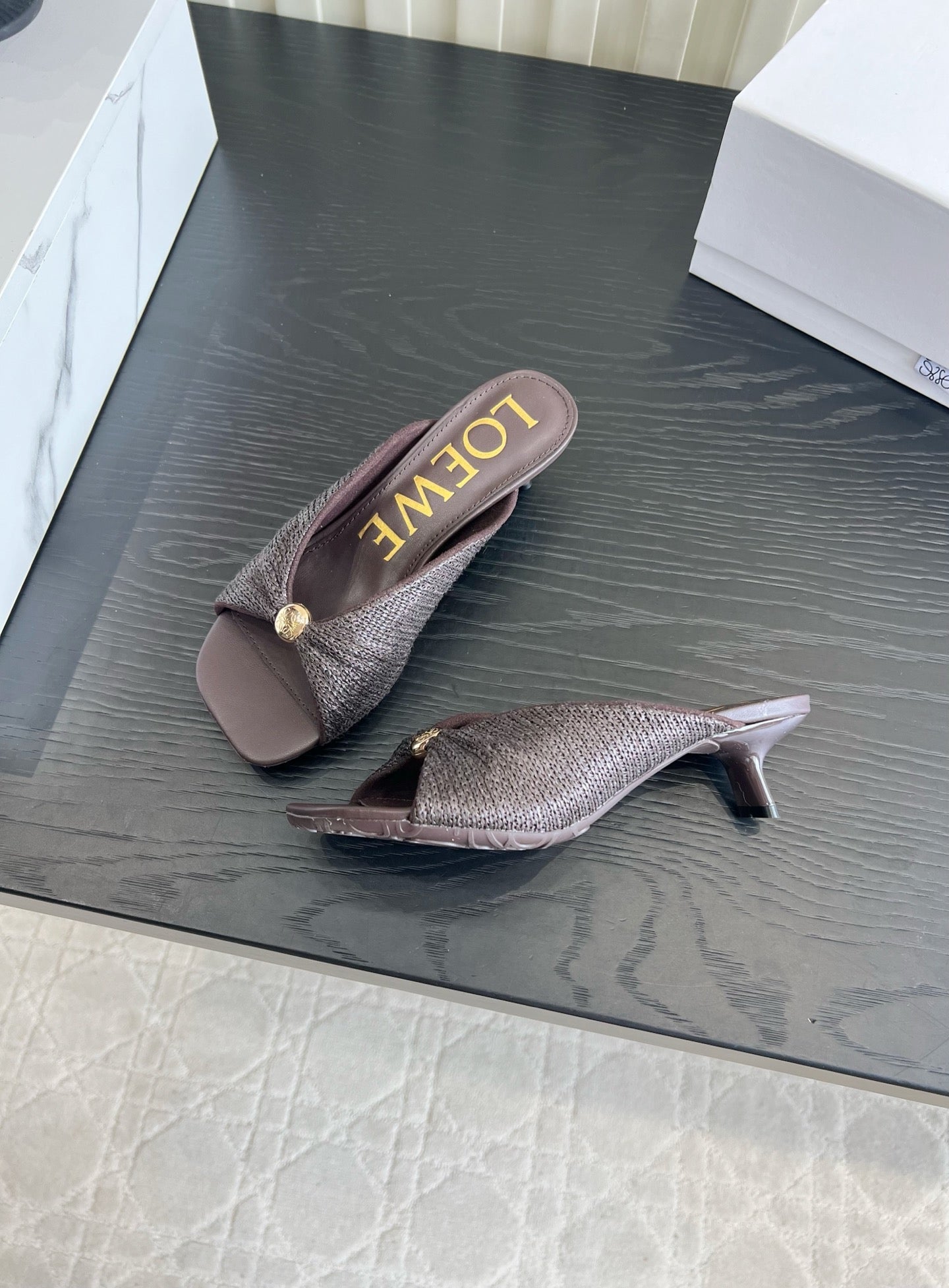 LOEWE 26S HIGH-HEEL SANDALS 45 MM IN DARK BROWN RAFFIA AND LAMBSKIN