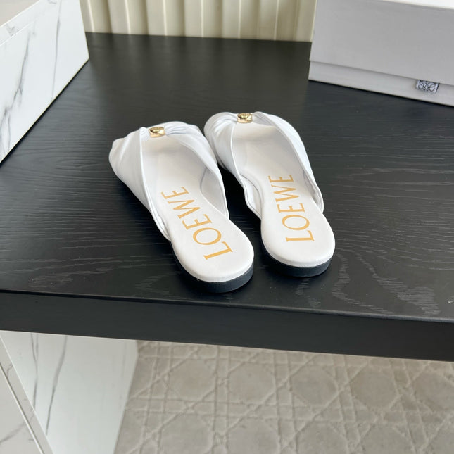 LOEWE 26S SANDALS IN WHITE LAMBSKIN