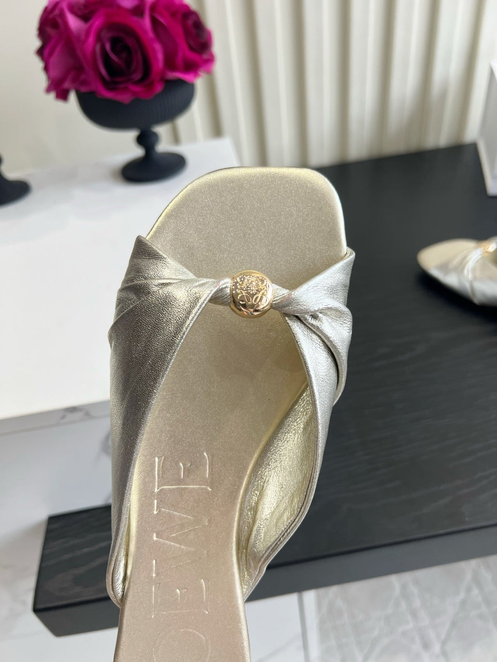 LOEWE 26S SANDALS IN SILVER LAMBSKIN
