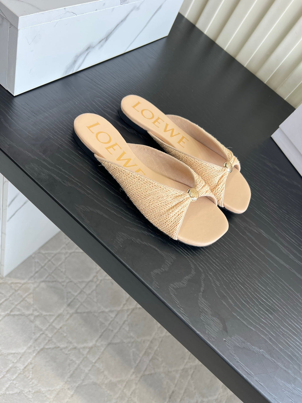LOEWE 26S SANDALS IN BEIGE RAFFIA AND LAMBSKIN