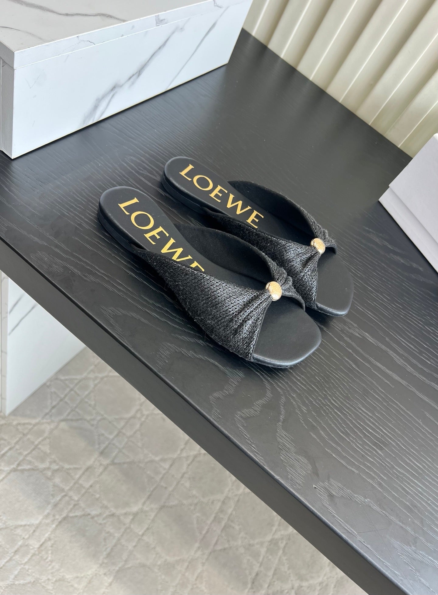 LOEWE 26S SANDALS IN BLACK RAFFIA AND LAMBSKIN