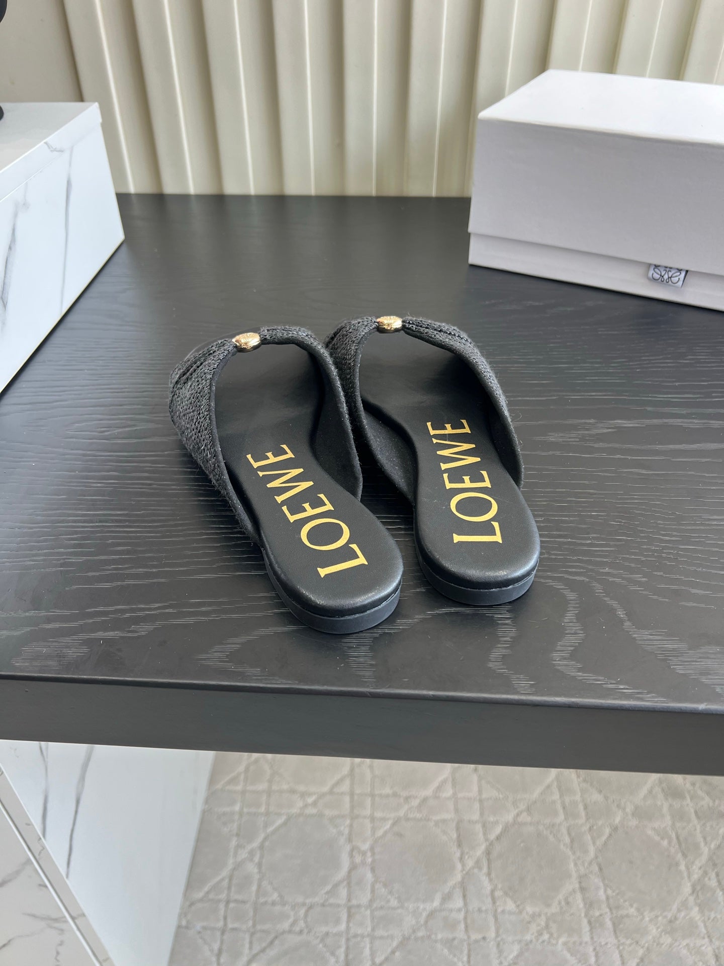 LOEWE 26S SANDALS IN BLACK RAFFIA AND LAMBSKIN