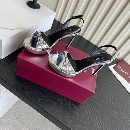 GUCCI 26S HORSEBIT GG SANDALS 105 MM IN SILVER PATENT CALFSKIN