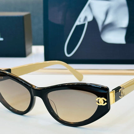 CHANEL 26S ANGULAR CAT-EYE FRAME IN ACETATE 404680