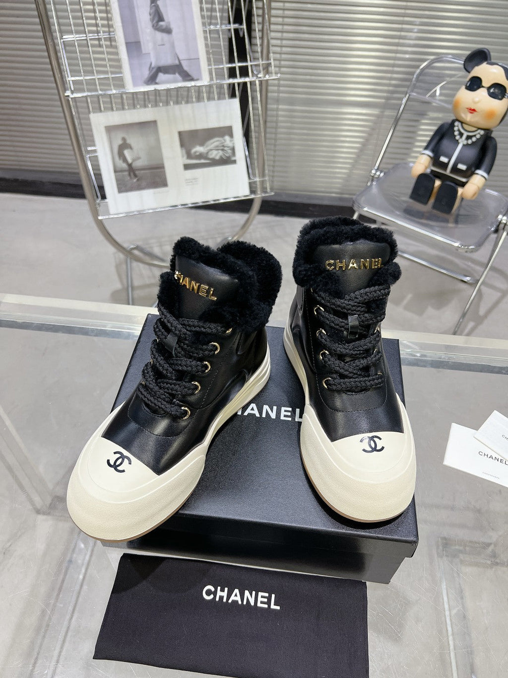 MARTIN BOOTS IN BLACK CALFSKIN AND LAMB FUR LINING