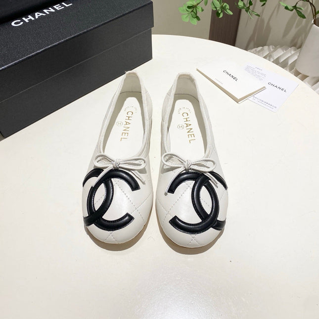 CHANEL 26S FLATS IN WHITE LAMBSKIN WITH BOW