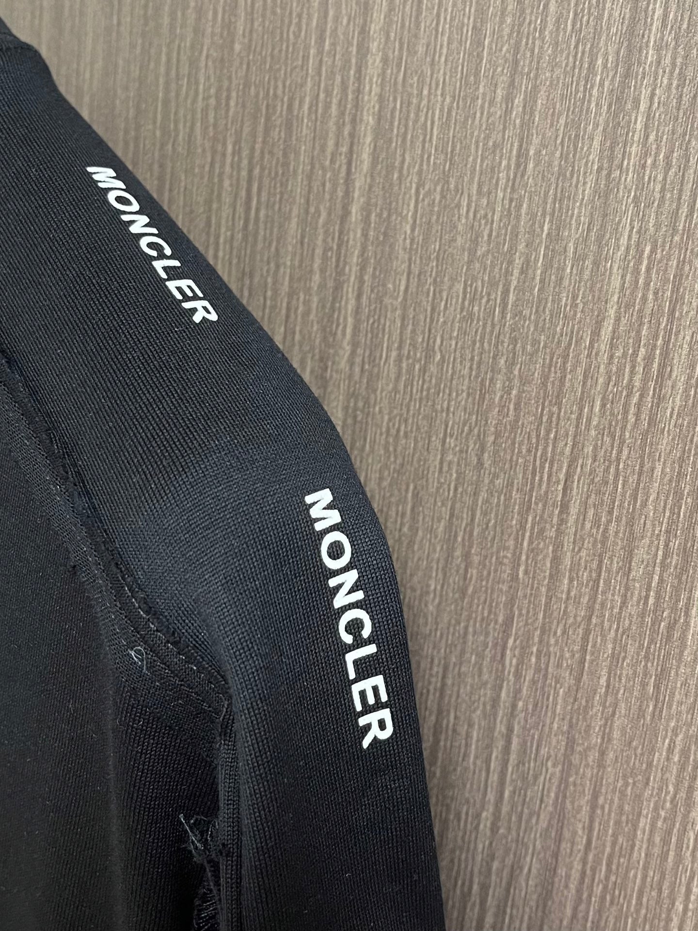 MONCLER 26S SHORT-SLEEVE T-SHIRT 678